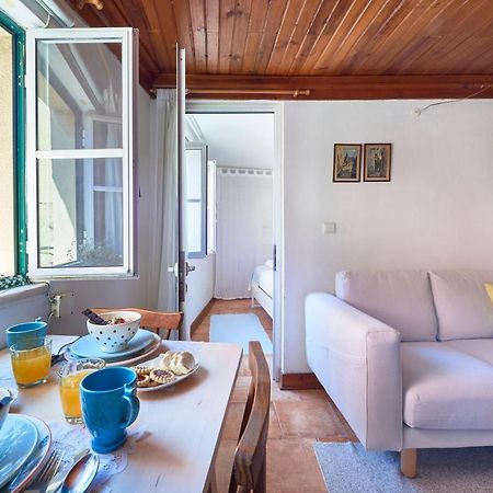 Light Filled Apartment Near Chiado, By Timecooler Lisboa Εξωτερικό φωτογραφία