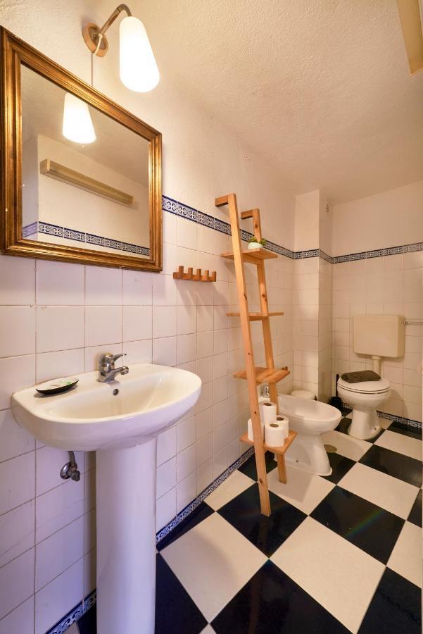 Light Filled Apartment Near Chiado, By Timecooler Lisboa Εξωτερικό φωτογραφία