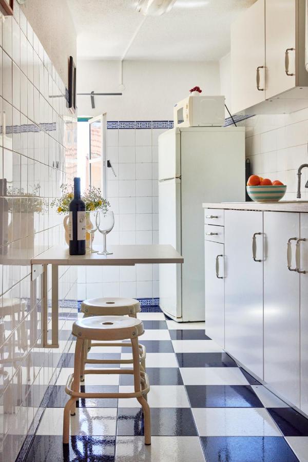 Light Filled Apartment Near Chiado, By Timecooler Lisboa Εξωτερικό φωτογραφία