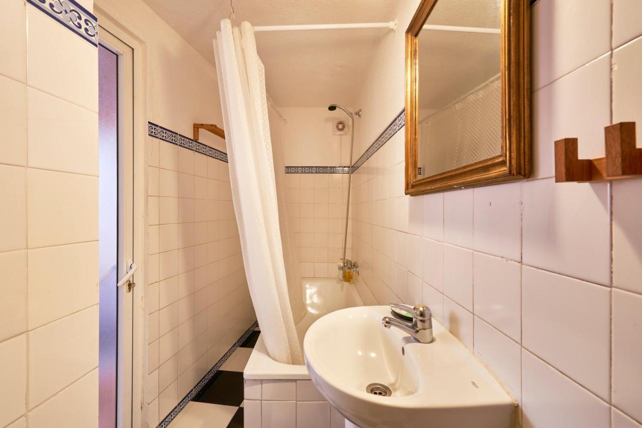 Light Filled Apartment Near Chiado, By Timecooler Lisboa Εξωτερικό φωτογραφία