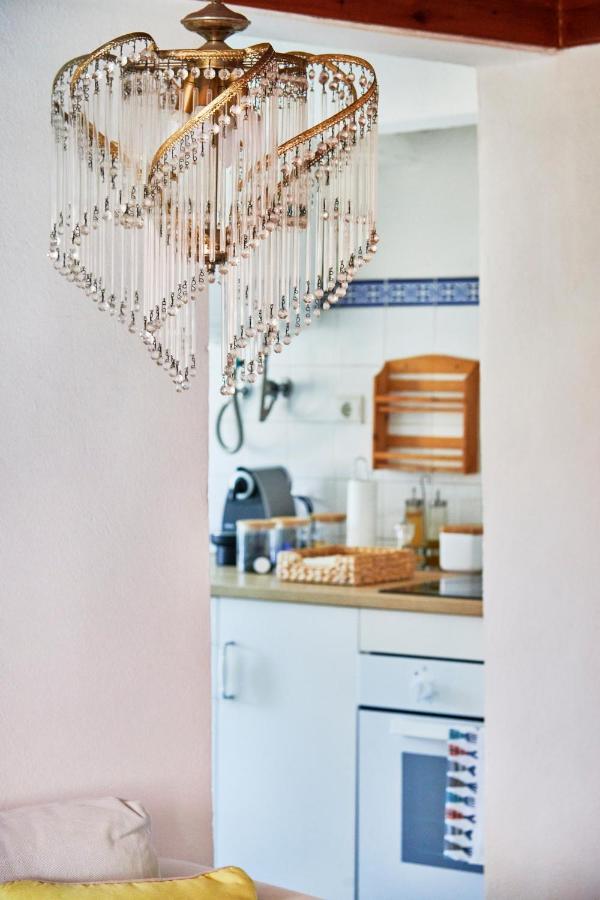 Light Filled Apartment Near Chiado, By Timecooler Lisboa Εξωτερικό φωτογραφία